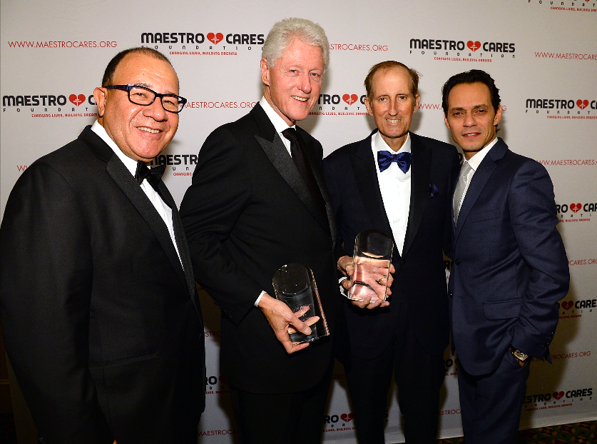 MARC ANTHONY Y HENRY CÁRDENAS PREMIAN LA LABOR DE EL PRESIDENTE BILL CLINTON 42ndo PRESIDENTE DE LOS ESTADOS UNIDOS Y FUNDADOR DE “THE CLINTON FOUNDATION” EL ACLAMADO CANTANTE JUAN LUIS GUERRA Y EL PRESIDENTE & CEO DE TRACFONE WIRELESS F.J. POLLACK EN LA TERCERA GALA ANUAL DE MAESTRO CARES “CAMBIANDO VIDAS, CONSTRUYENDO SUEÑOS” EN CIPRIANI WALL STREET EN LA CIUDAD DE NUEVA YORK