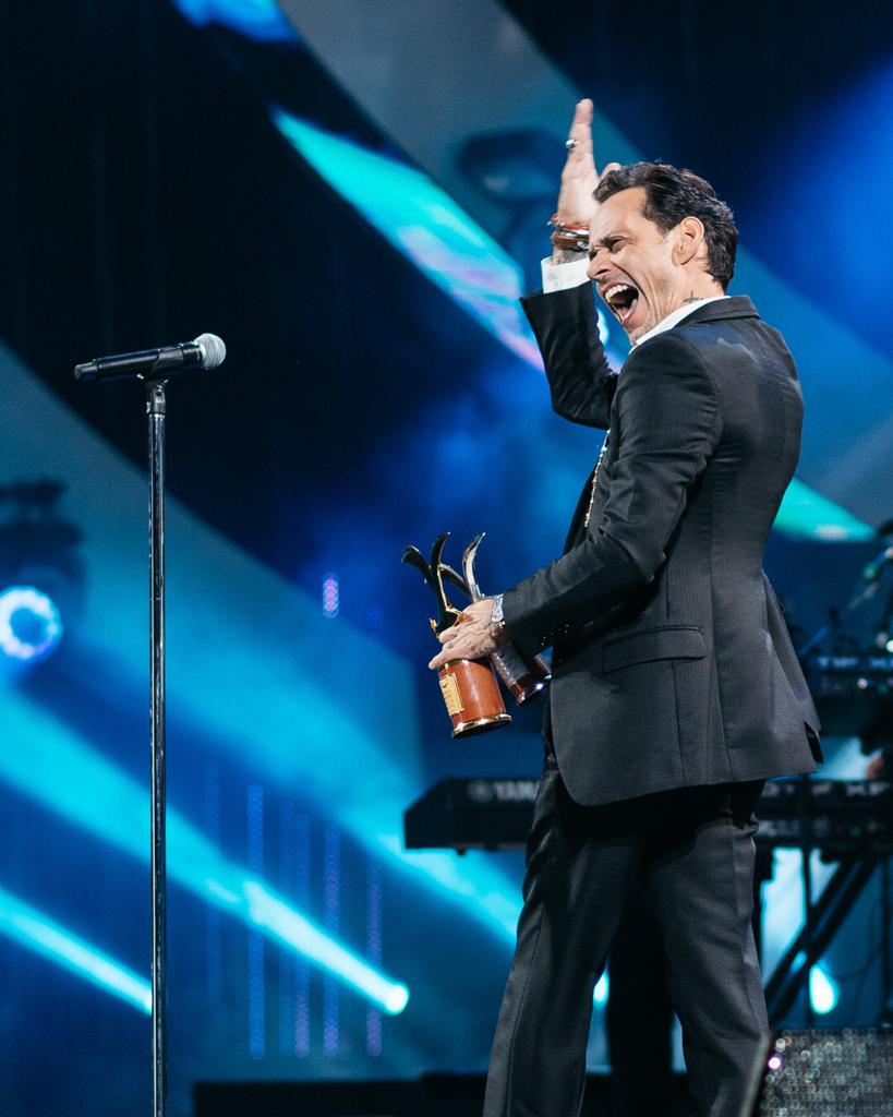 MARC ANTHONY RETURNS TO THE VIÑA DEL MAR INTERNATIONAL SONG FESTIVAL AND RECEIVES GOLD AND SILVER SEAGULLS